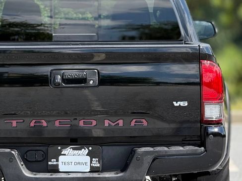 Used 2019 Toyota Tacoma TRD Off-Road w/ Technology Package RWD image 17