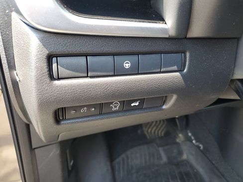 Used 2025 Nissan Rogue SV AWD/4WD image 10