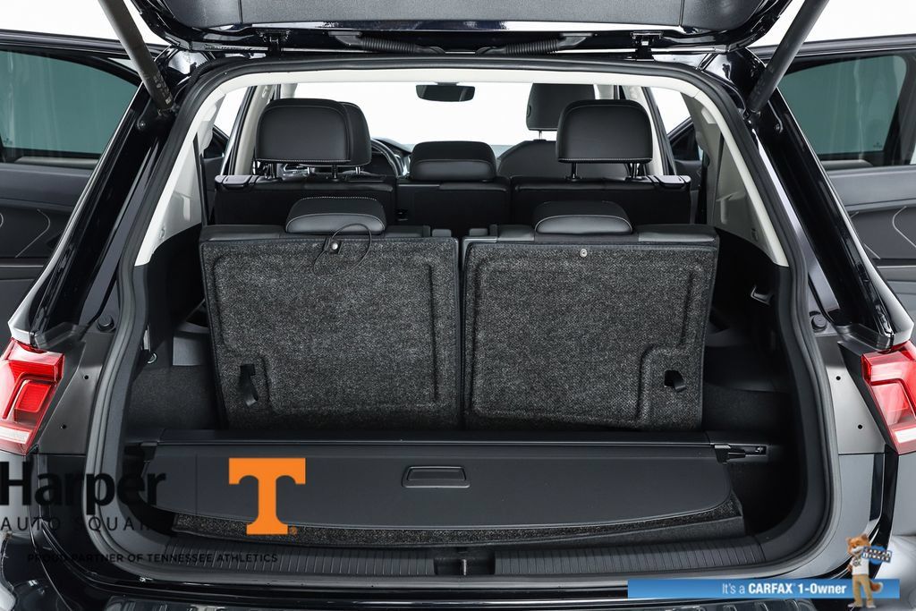Used 2023 Volkswagen Tiguan SE w/ Panoramic Sunroof Package FWD image 28
