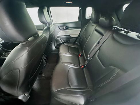 Used 2025 Jeep Compass Limited image 27