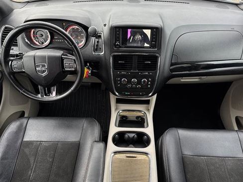 Used 2019 Dodge Grand Caravan SXT image 13