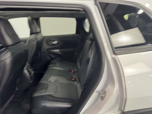 Used 2022 Jeep Cherokee Limited AWD/4WD image 12