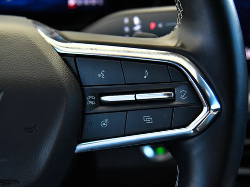 Used 2024 Chevrolet Traverse LT FWD image 39