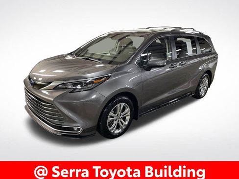 Certified 2024 Toyota Sienna Platinum image 1