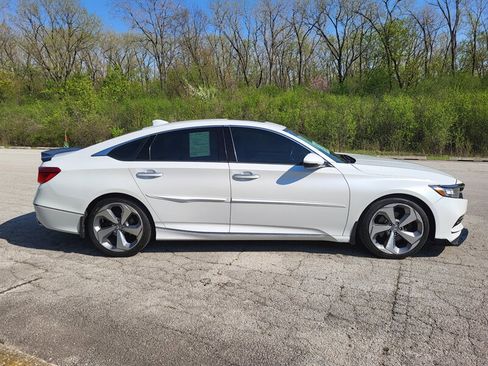 Used 2018 Honda Accord Touring image 7