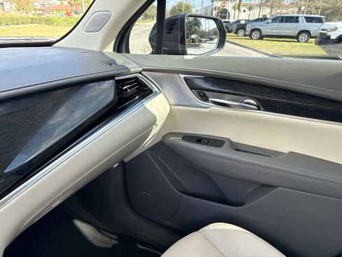 Used 2020 Cadillac XT6 Premium Luxury image 26