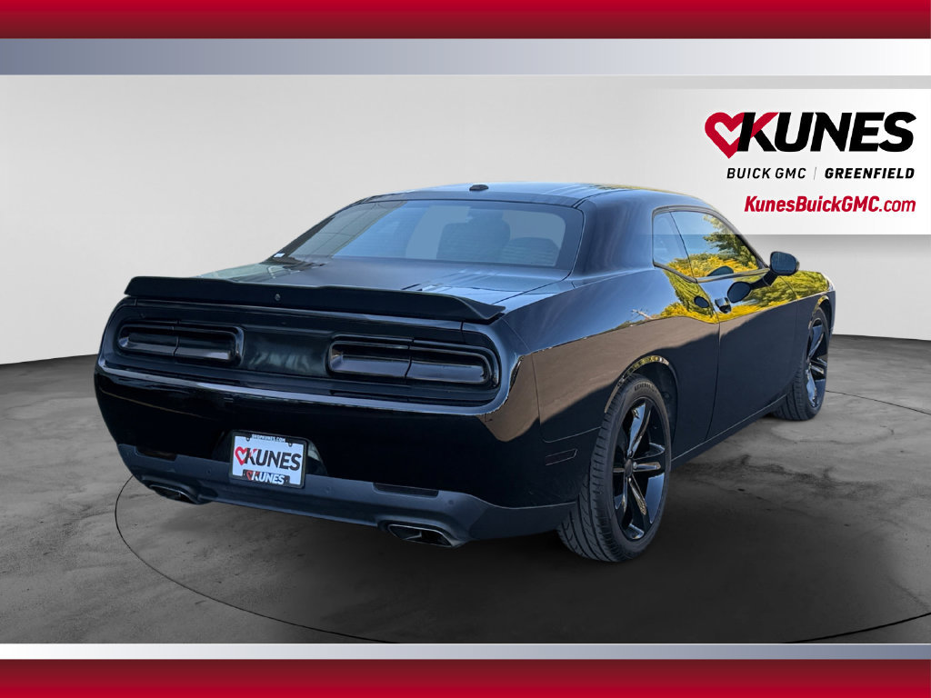 Used 2017 Dodge Challenger R/T RWD image 10