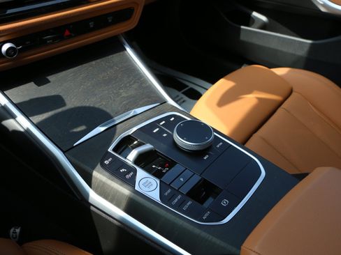 Used 2024 BMW 330i Sedan w/ Premium Package RWD image 27