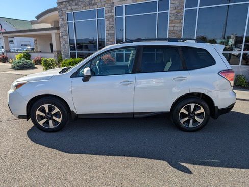 Used 2018 Subaru Forester 2.5i Premium w/ All-Weather Package AWD/4WD image 2