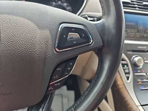 Used 2016 Lincoln MKX Reserve w/ Luxury Package FWD image 18