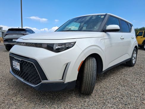 Used 2024 Kia Soul LX w/ Option Group 015 FWD image 1