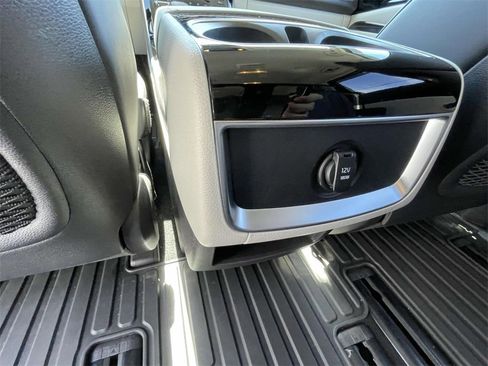 Used 2024 Kia Carnival EX image 13