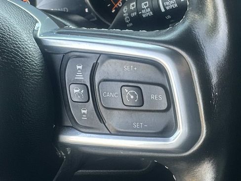 Used 2022 Jeep Wrangler Unlimited Sahara w/ Cold Weather Group AWD/4WD image 26