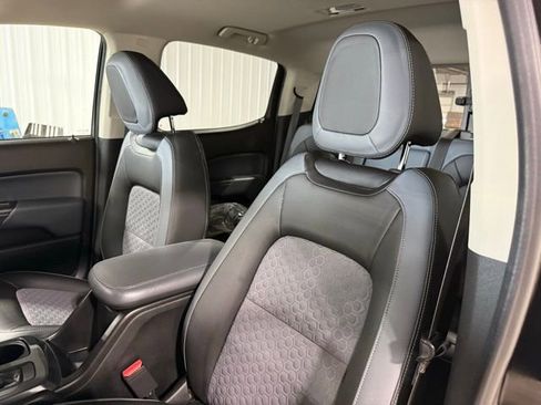 Used 2017 Chevrolet Colorado Z71 image 10