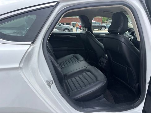 Used 2018 Ford Fusion SE w/ Equipment Group 602A FWD image 14