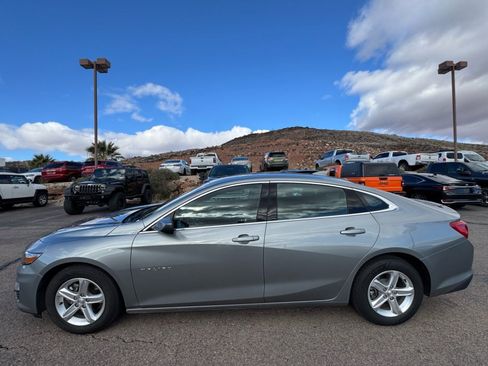Used 2024 Chevrolet Malibu LT image 2