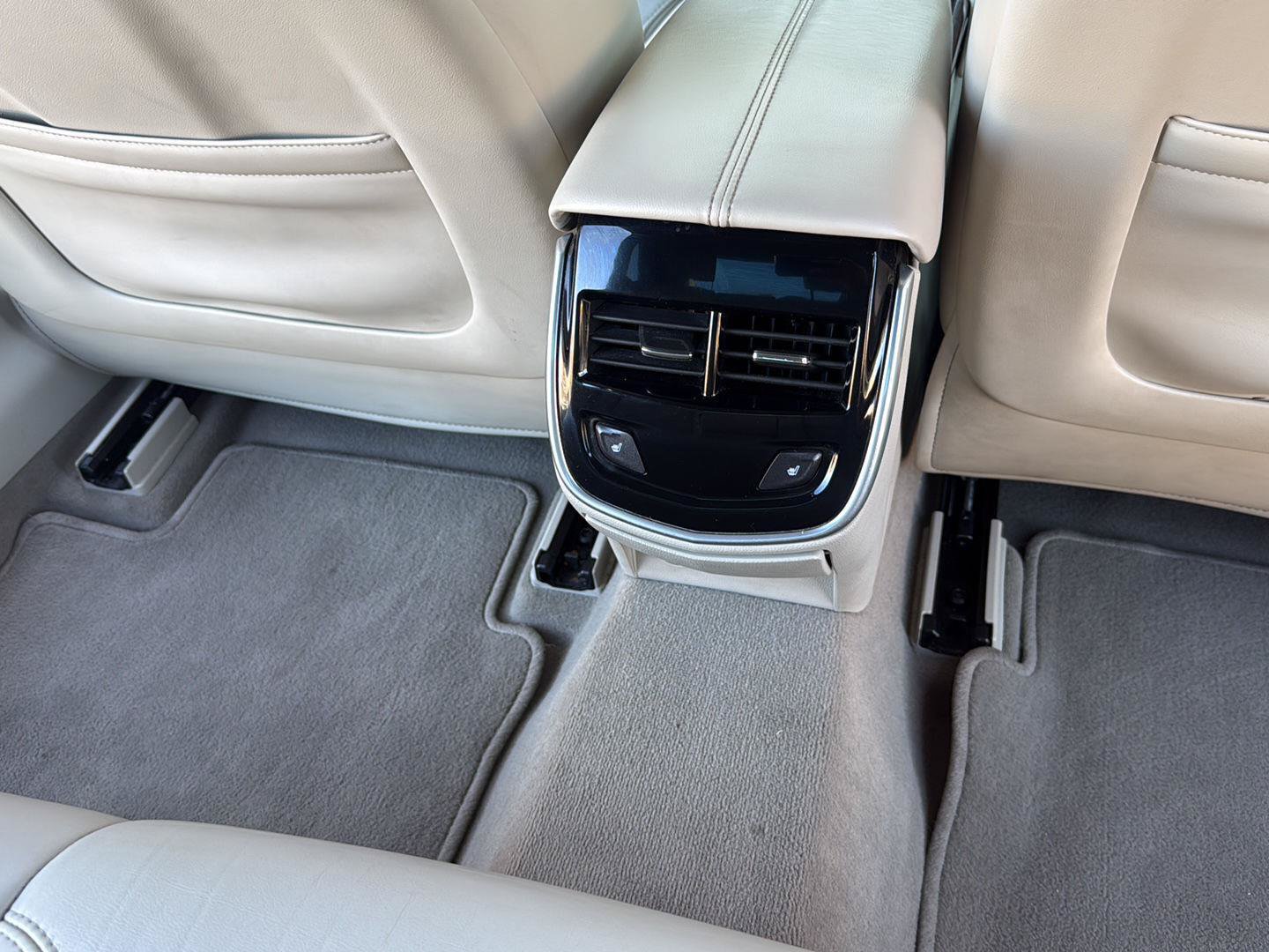 Used 2013 Cadillac XTS Luxury w/ Driver Awareness Package FWD image 22