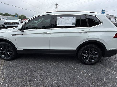 Used 2022 Volkswagen Tiguan SE FWD image 12