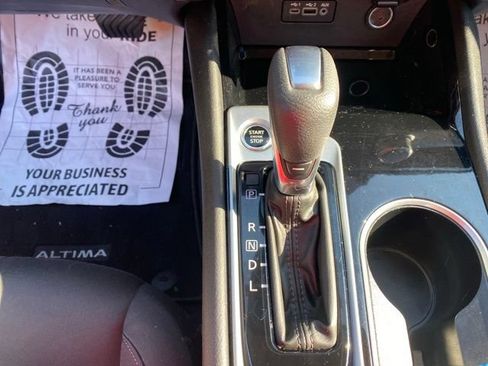 Used 2024 Nissan Altima 2.5 SV FWD image 23
