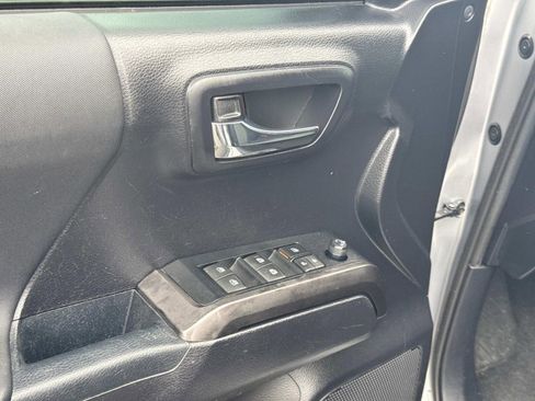 Used 2021 Toyota Tacoma TRD Off-Road w/ Technology Package image 24