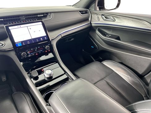 Used 2022 Jeep Grand Cherokee Overland w/ Luxury Tech Group IV image 25