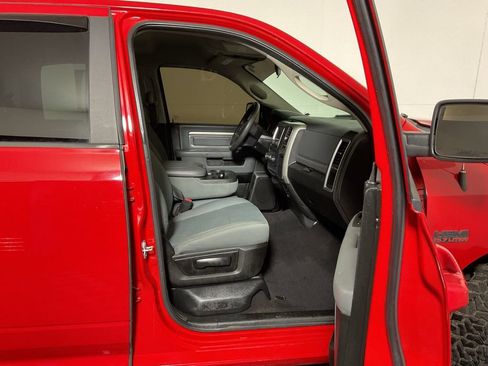 Used 2019 RAM 1500 Classic SLT AWD/4WD image 34