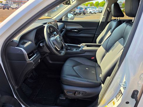 Used 2024 Toyota Grand Highlander AWD image 22