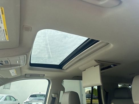 Used 2018 GMC Yukon SLT w/ Open Road Package AWD/4WD image 9