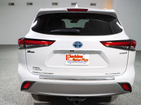Used 2023 Toyota Highlander Platinum FWD image 8