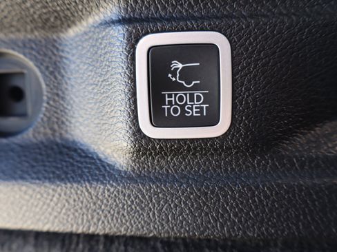 Used 2021 Jeep Grand Cherokee L Overland image 34