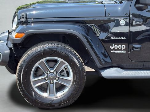 Used 2021 Jeep Wrangler Unlimited Sahara w/ Cold Weather Group AWD/4WD image 25