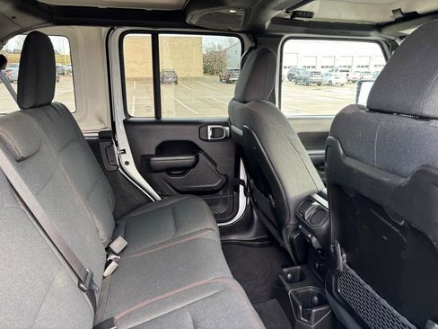 Used 2024 Jeep Wrangler Unlimited Rubicon image 12