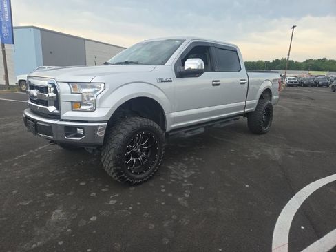 Used 2017 Ford F150 XLT w/ Trailer Tow Package AWD/4WD image 4