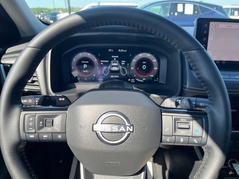 Used 2025 Nissan Rogue SL w/ Tech Package AWD/4WD image 14