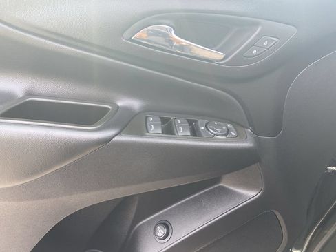 Used 2023 Chevrolet Equinox LT AWD/4WD image 23