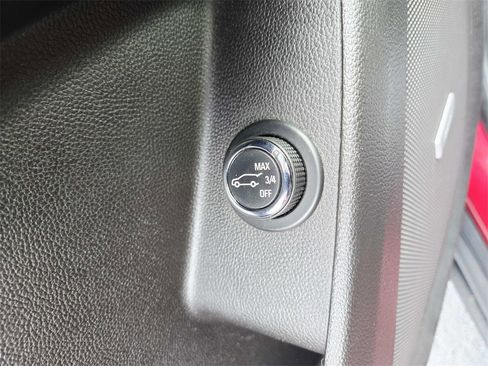 Used 2018 Chevrolet Traverse LT image 40