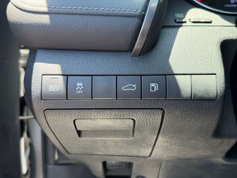 Used 2018 Toyota Camry XSE w/ Protection Package (Q2) FWD image 16