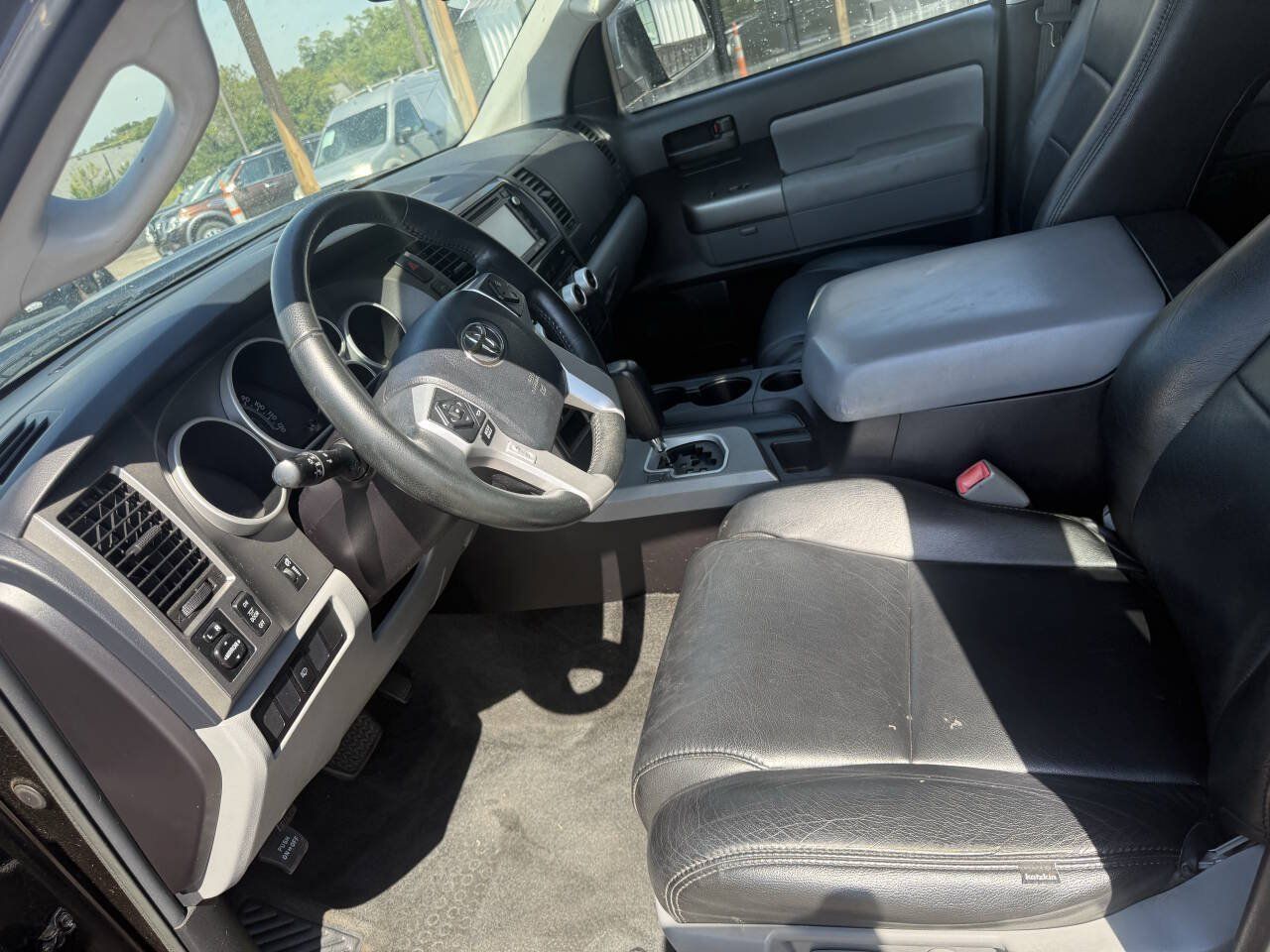Used 2017 Toyota Sequoia SR5 RWD image 17
