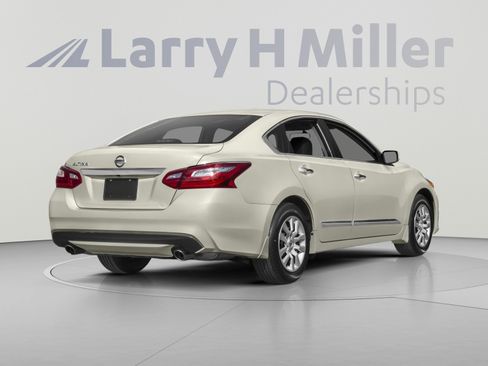 Used 2016 Nissan Altima 2.5 S w/ Power Driver Seat Package FWD image 2