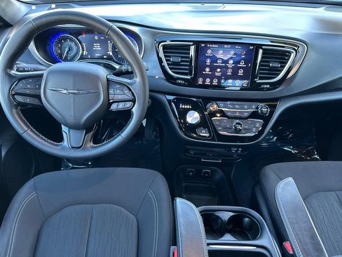 Used 2019 Chrysler Pacifica Touring Plus w/ Advanced Safetytec Group image 15