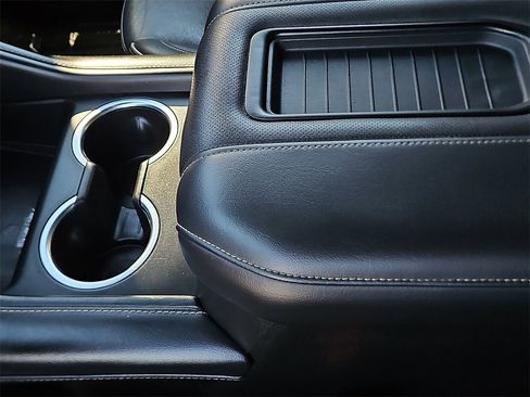 Used 2022 GMC Yukon XL SLT image 25