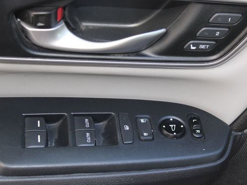 Used 2017 Honda CR-V Touring image 12
