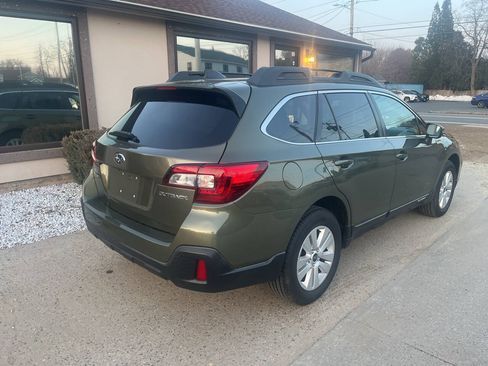 Used 2019 Subaru Outback 2.5i Premium AWD/4WD image 2