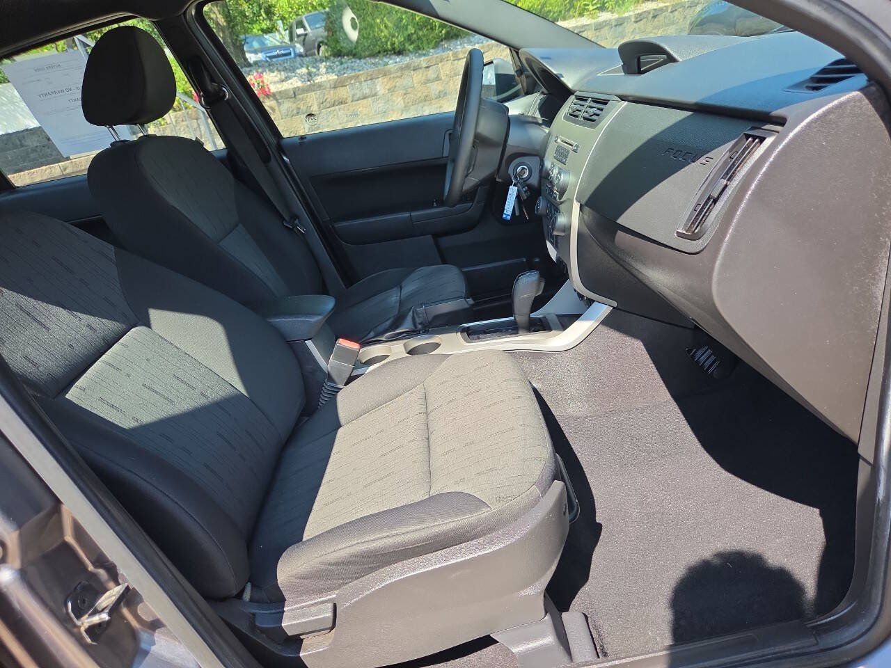 Used 2010 Ford Focus SE FWD image 23