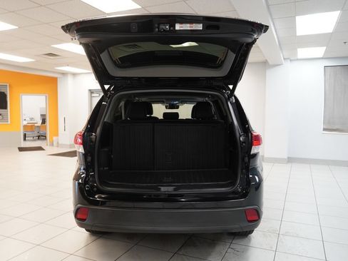 Used 2019 Toyota Highlander XLE AWD/4WD image 10