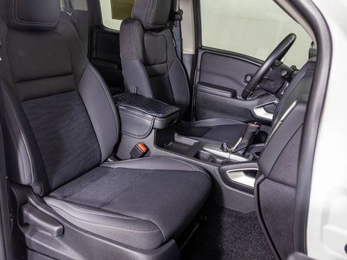 Used 2024 Nissan Frontier SV w/ SV Convenience Package image 43