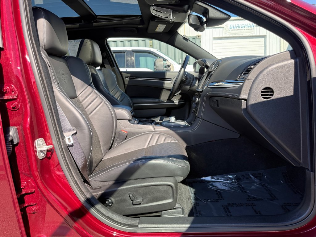 Used 2023 Chrysler 300 C RWD image 27