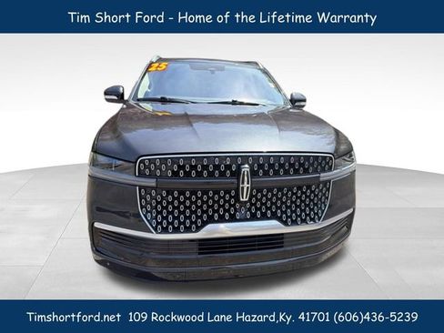 Used 2025 Lincoln Navigator Reserve AWD/4WD image 5