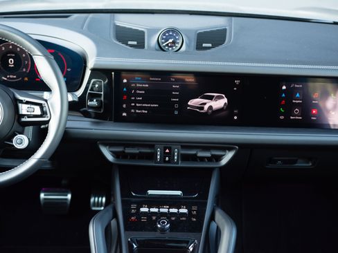 Certified 2025 Porsche Cayenne GTS image 19