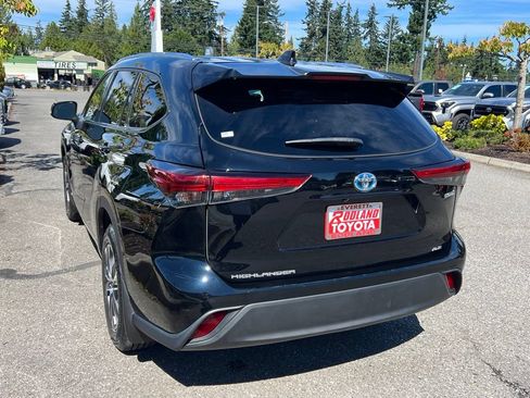 Used 2021 Toyota Highlander XLE AWD/4WD image 9